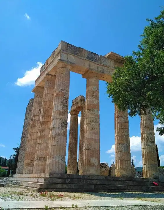 Γευσιγνωσία ελληνικού κρασιού και ξενάγηση σε αρχαιολογικό χώρο