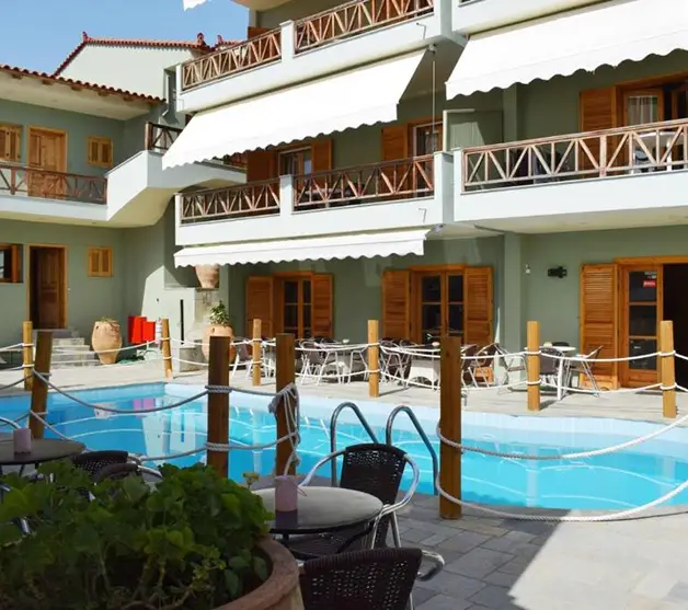 Ξενοδοχείο με πισίνα στο Τολό