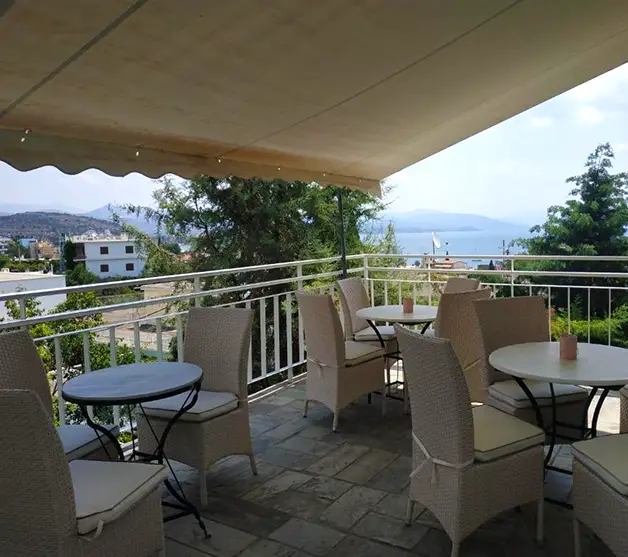 Νινεμία, Καφέ & Χώρος Πρωινού